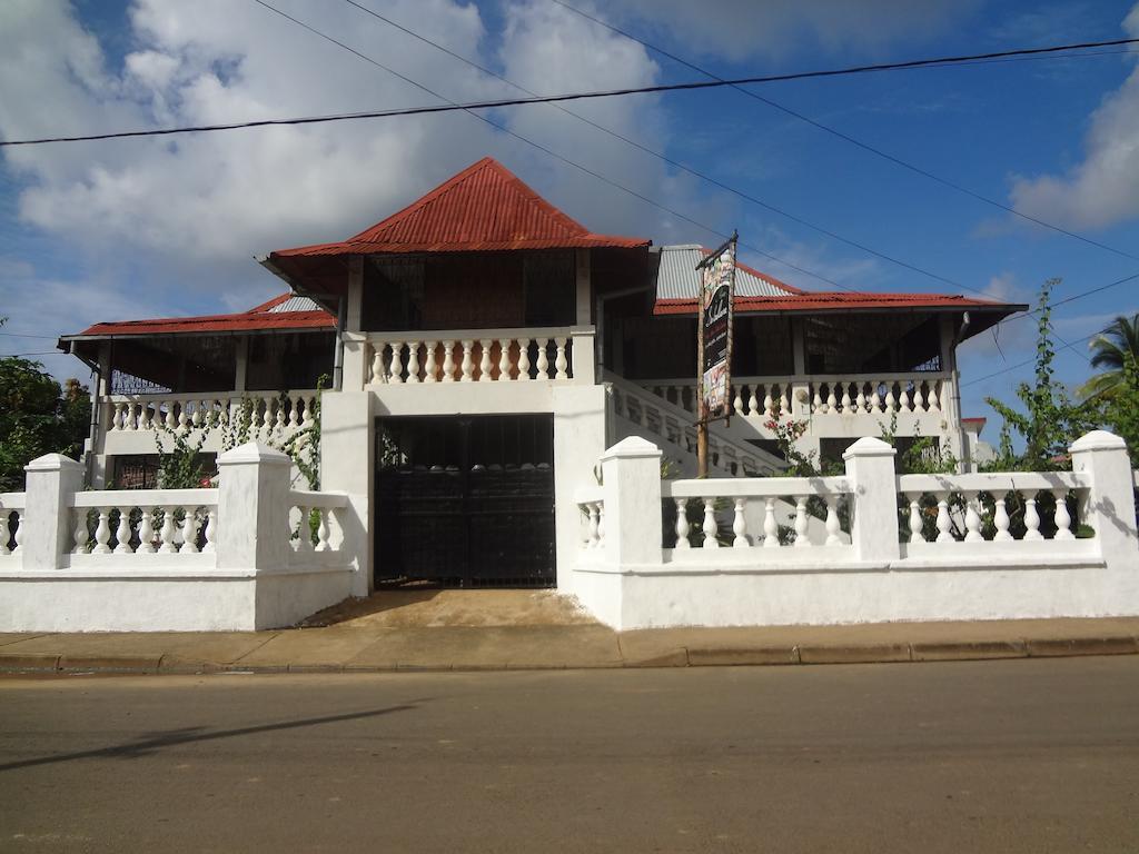 Home Sakalava Hell-Ville Exterior photo